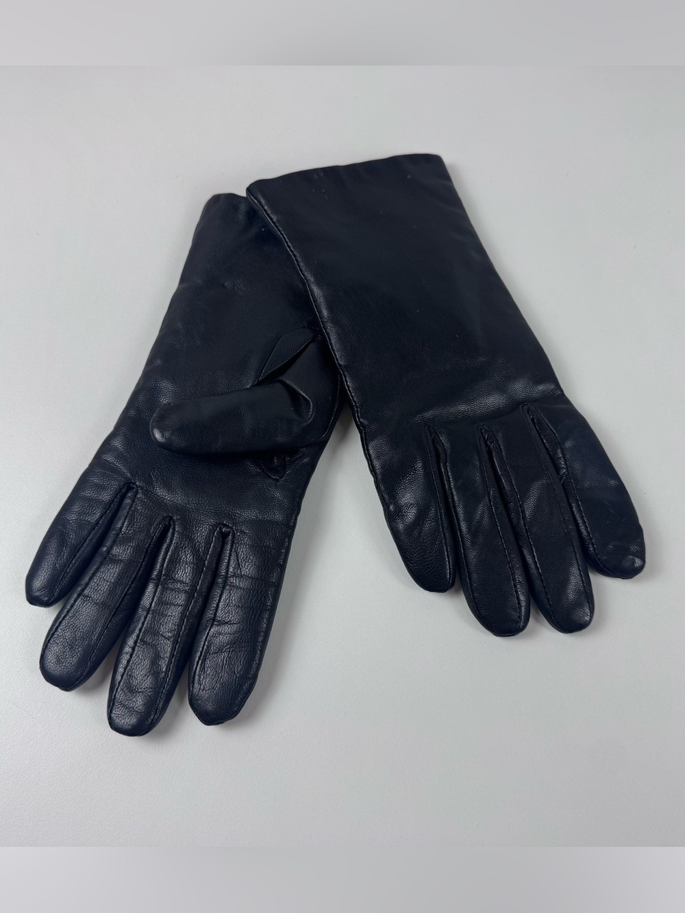 Isotoner Womens Classic Black Leather Gloves Thinsulate lining size 7.5